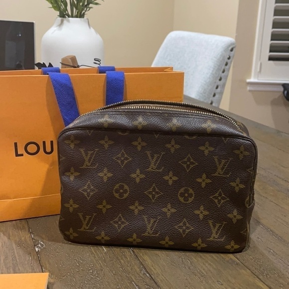 LOUIS VUITTON - Trousse Monogram Toiletry Bag • 23 - Picture 1 of 12